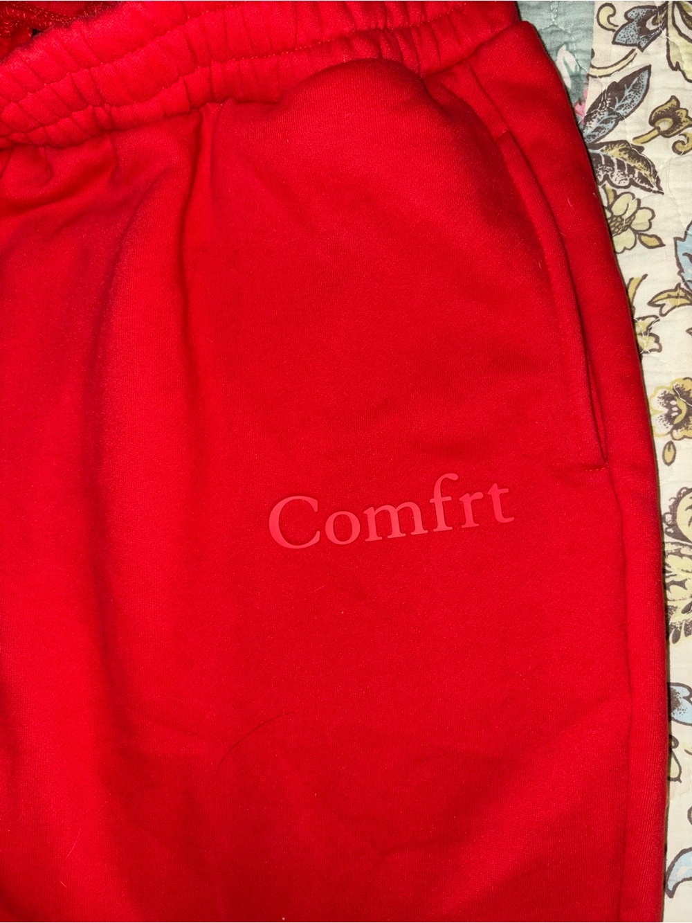 Red Comfrt Set - Picture 3 of 5